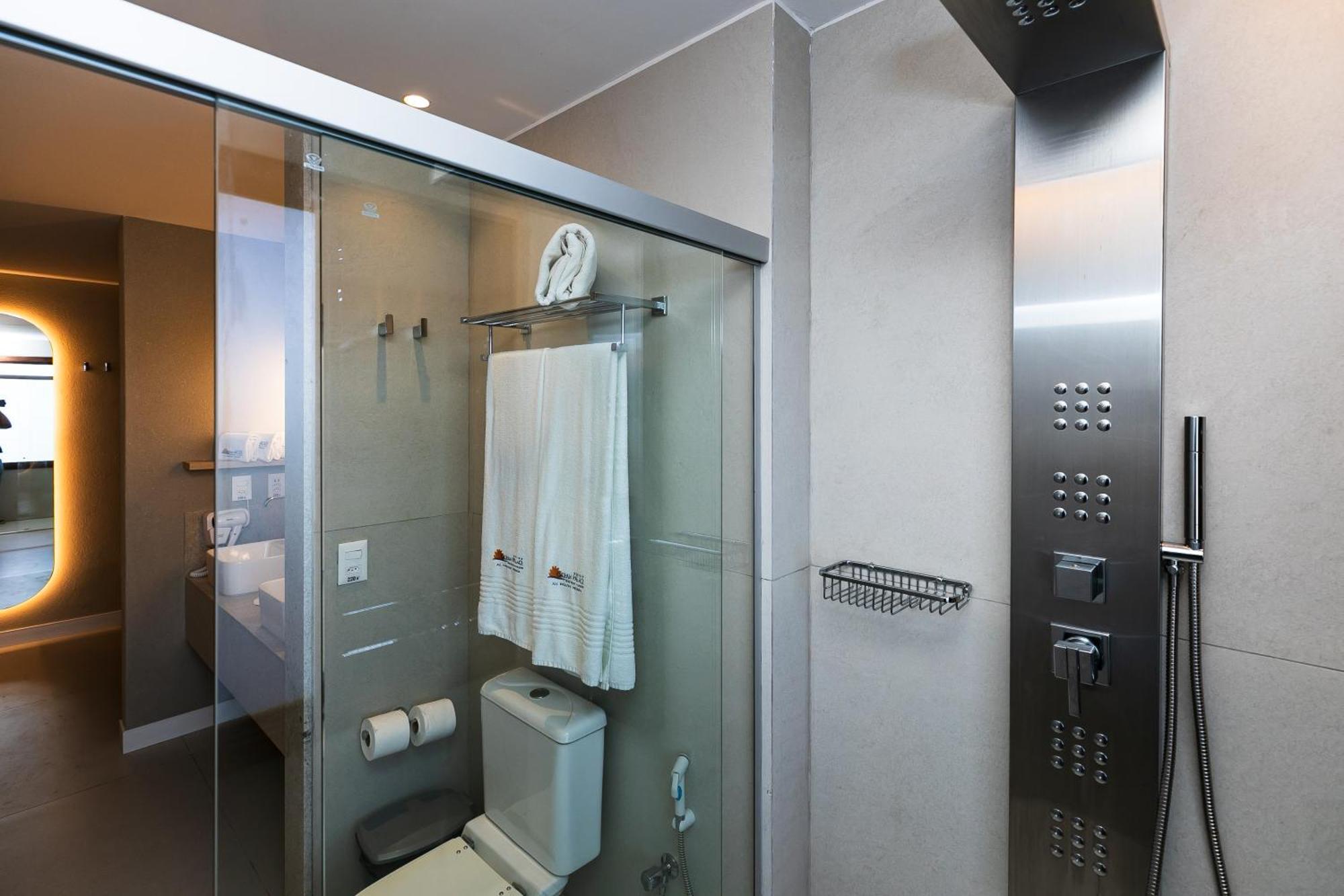 Ocean Palace All Inclusive Premium Natal Exteriér fotografie A shower with a shower panel